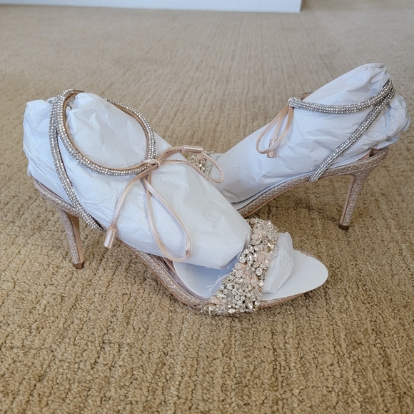 Ankle Strap Badgley Mischka White Shoes NEW Badgley Mischka